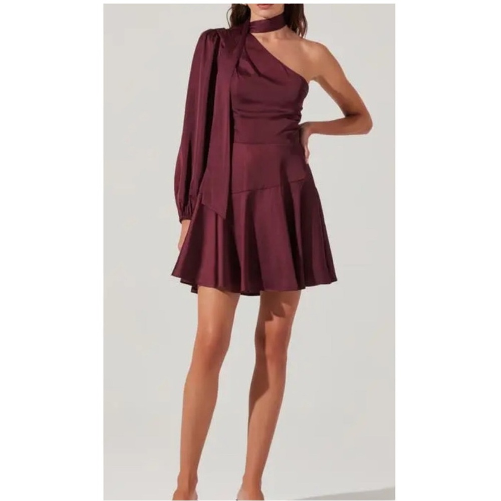 ASTR One-Shoulder Wine Mini Dress with Long Sleeve Tie